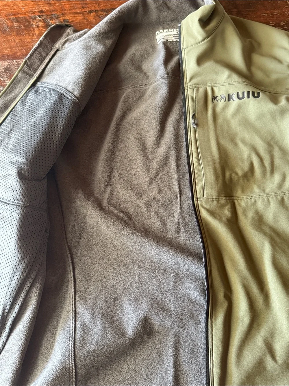 KUIU Men's Olive Softshell Hunting Vest